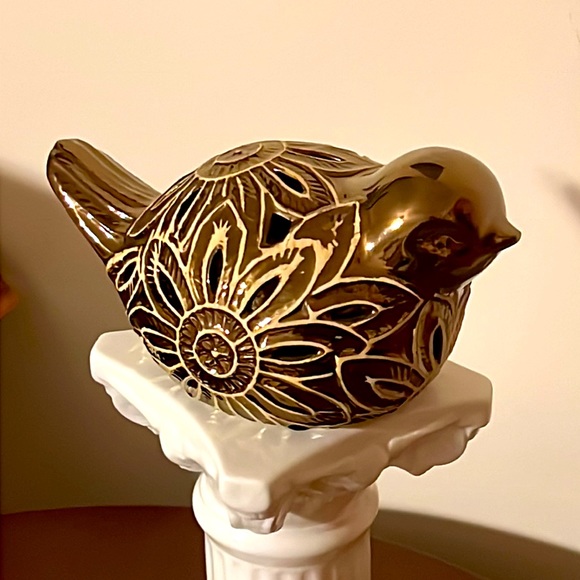 Dark Gold Cardinal Bird - Picture 4 of 11